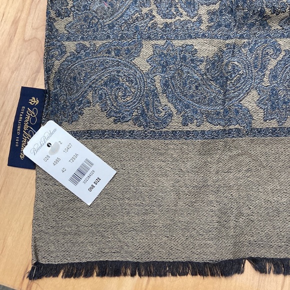 Brooks Brothers Other - BROOKS BROTHERS SCARF NWT. 70% SILK. 30% WOOL